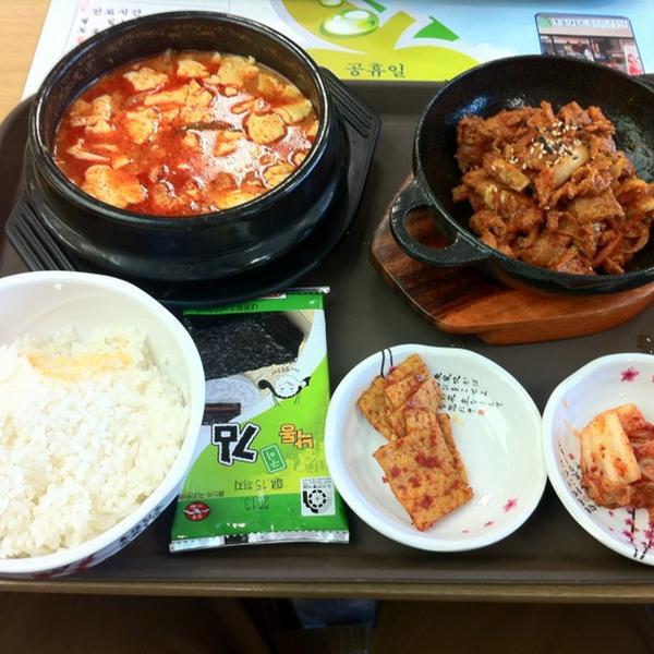 Photo taken at 홈플러스 / Home Plus by nenkun on 11/30/2012-庆尚南道金海市2078 Photo taken at 홈플러스 / Home Plus by nenkun on 11/30/2012