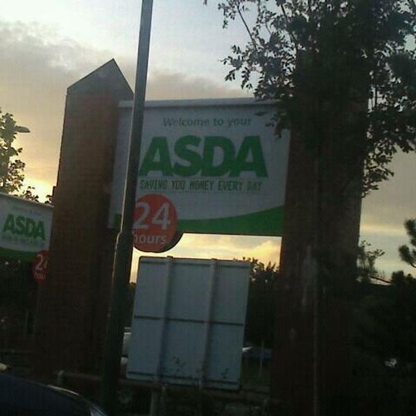 Photo taken at Asda by Francisco Javier B. on 9/22/2011-英国利兹莫利豪利公园路 Photo taken at Asda by Francisco Javier B. on 9/22/2011