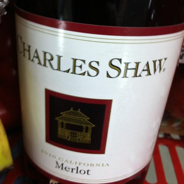 Photo taken at Trader Joe's by Brandi J. on 4/17/2012-加尼福尼亚 圣安娜布里斯托尔街3329(西麦克阿瑟大道) Photo taken at Trader Joe's by Brandi J. on 4/17/2012