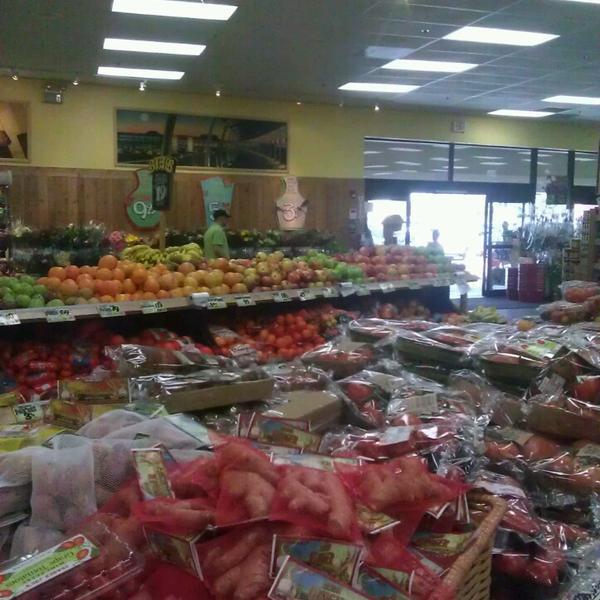 Photo taken at Trader Joe's by On Your N. on 3/2/2013-加尼福尼亚 圣安娜布里斯托尔街3329(西麦克阿瑟大道) Photo taken at Trader Joe's by On Your N. on 3/2/2013