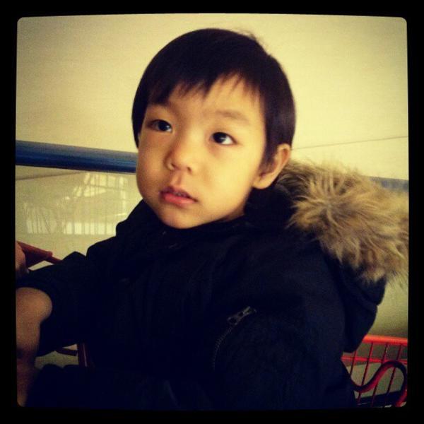 Photo taken at 롯데마트 (LOTTE Mart) by Dong-ho J. on 2/9/2013