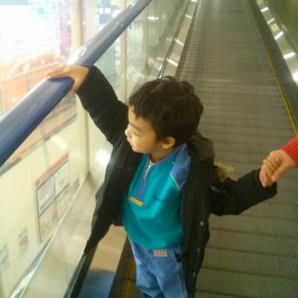 Photo taken at 롯데마트 (LOTTE Mart) by Dong-ho J. on 1/12/2013