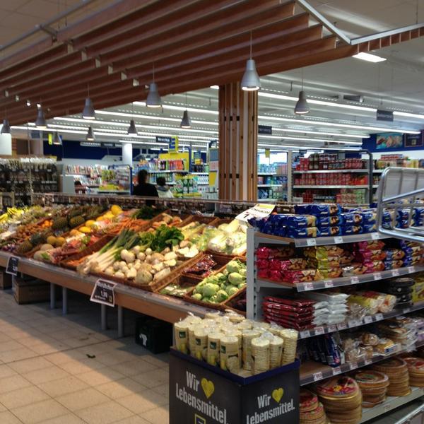 Photo taken at EDEKA by Robert H. on 5/25/2013