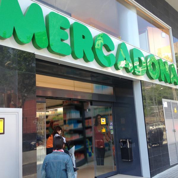 Photo taken at Mercadona by Flavio D. S. on 5/2/2013