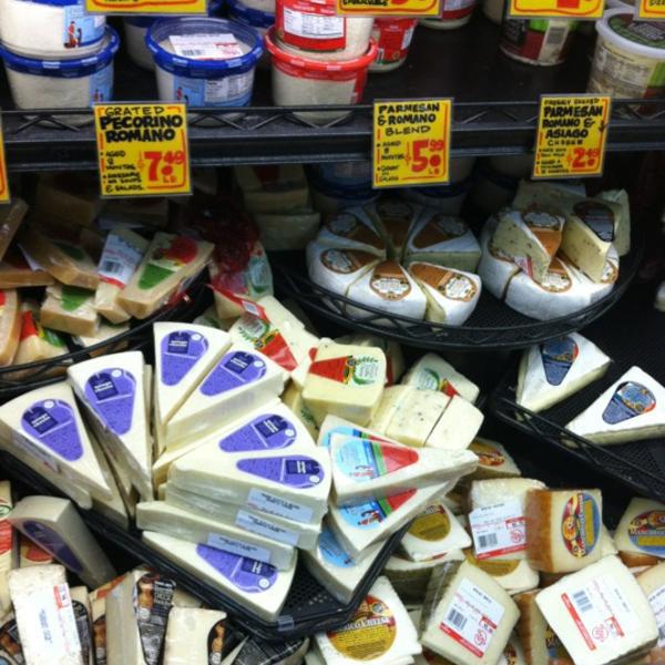 Photo taken at Trader Joe's by Erin G. on 12/24/2011-宾夕法尼亚州19046 詹金敦 老约克路933号 Photo taken at Trader Joe's by Erin G. on 12/24/2011