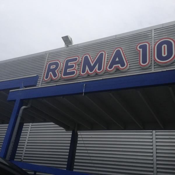 Photo taken at Rema 1000 by Benjamin . on 8/20/2013