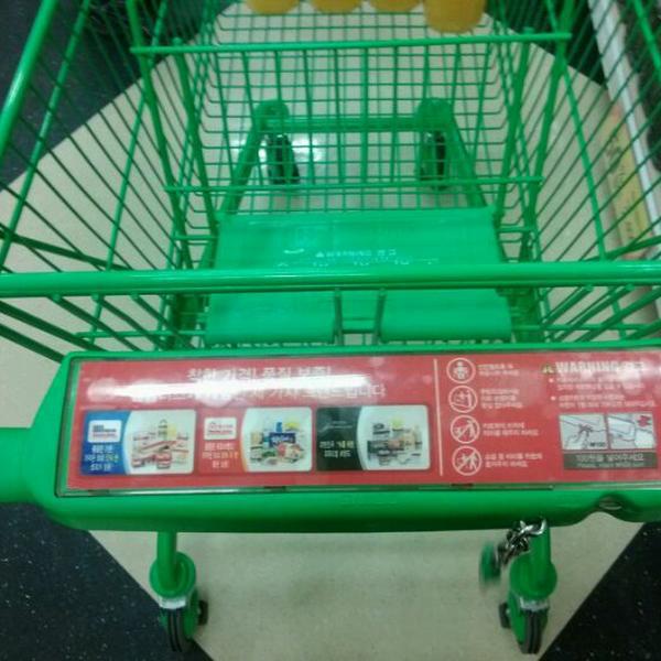 Photo taken at 홈플러스 (Home Plus) by ps_wind on 5/26/2012-全北全州完山区170号 Photo taken at 홈플러스 (Home Plus) by ps_wind on 5/26/2012