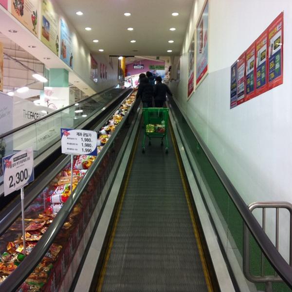 Photo taken at 홈플러스 (Home Plus) by 김 재. on 2/21/2012-全北全州完山区170号 Photo taken at 홈플러스 (Home Plus) by 김 재. on 2/21/2012