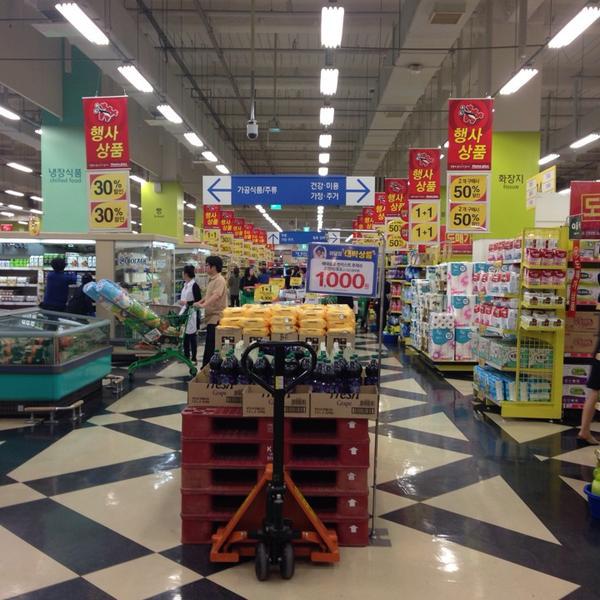 Photo taken at 홈플러스 (Home Plus) by Razy S. on 5/1/2014-全北全州完山区170号 Photo taken at 홈플러스 (Home Plus) by Razy S. on 5/1/2014