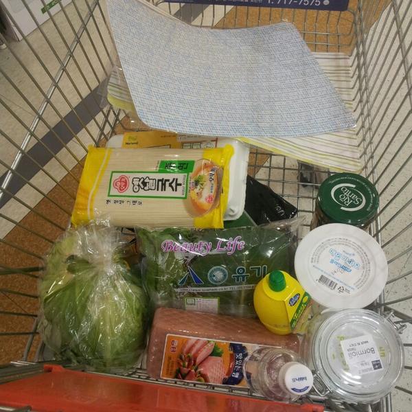 Photo taken at 이마트 (e-mart) by 승훈 이. on 3/8/2014