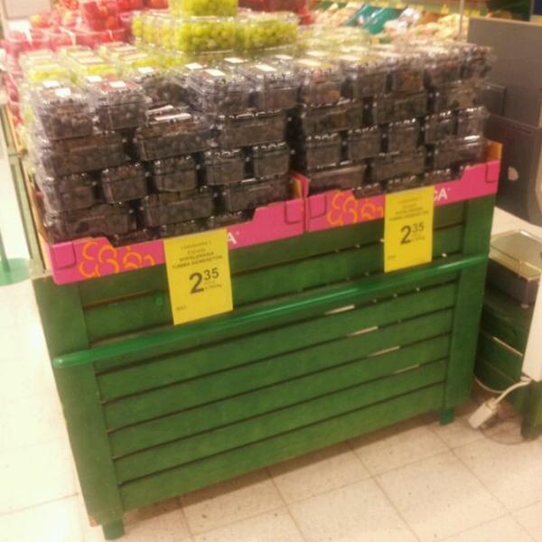 Photo taken at S-market by Meri S. on 10/25/2012-芬兰南部万塔肯凯文路11 Photo taken at S-market by Meri S. on 10/25/2012