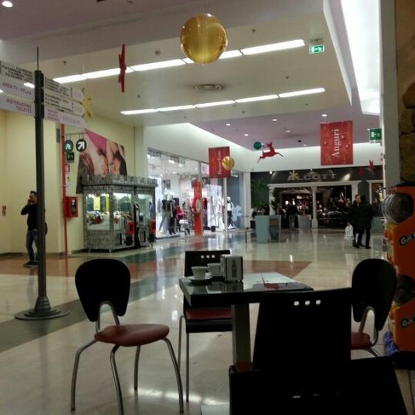 Photo taken at Centro Commerciale Auchan by Cristian P. on 1/4/2013-意大利伦巴第奇尼塞洛巴尔萨莫潘菲洛卡斯塔尔迪路5 Photo taken at Centro Commerciale Auchan by Cristian P. on 1/4/2013