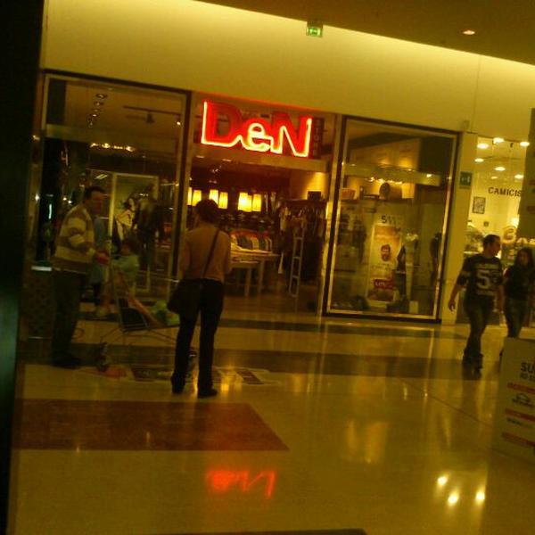 Photo taken at Centro Commerciale Auchan by Matteo M. on 3/31/2012-意大利伦巴第奇尼塞洛巴尔萨莫潘菲洛卡斯塔尔迪路5 Photo taken at Centro Commerciale Auchan by Matteo M. on 3/31/2012