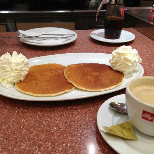 Photo taken at El Corte Inglés by Pepe F. on 2/22/2013