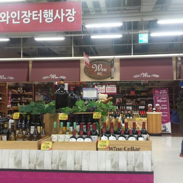 Photo taken at 홈플러스 (Home plus) by Chaeha L. on 11/3/2014-京畿道城南盆唐151 Photo taken at 홈플러스 (Home plus) by Chaeha L. on 11/3/2014