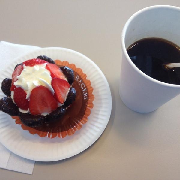 Photo taken at ICA Maxi by Jan on 4/15/2014