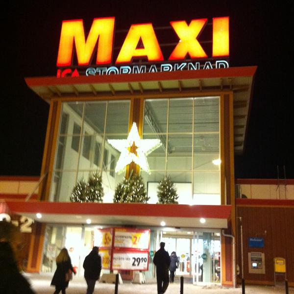 Photo taken at ICA Maxi by M H. on 12/23/2014