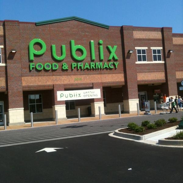 Photo taken at Publix Super Market at Northshore Town Center by Krystyn on 8/2/2012-美国田纳西州诺克斯维尔镇中心大道2010 Photo taken at Publix Super Market at Northshore Town Center by Krystyn on 8/2/2012
