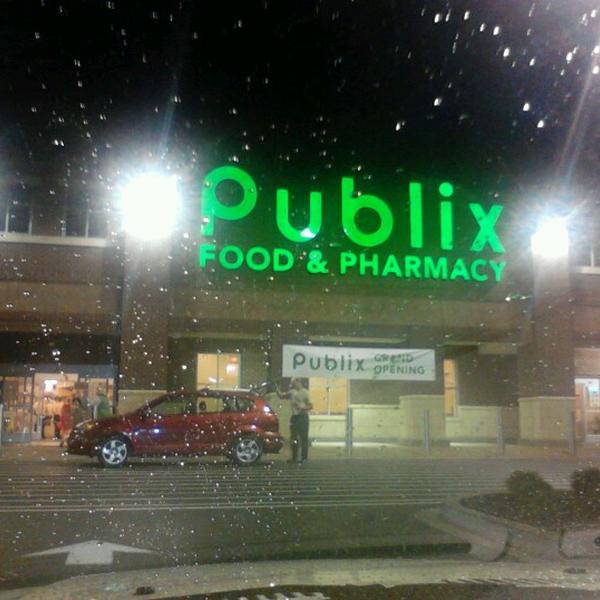 Photo taken at Publix Super Market at Northshore Town Center by Donna K. on 8/6/2012-美国田纳西州诺克斯维尔镇中心大道2010 Photo taken at Publix Super Market at Northshore Town Center by Donna K. on 8/6/2012