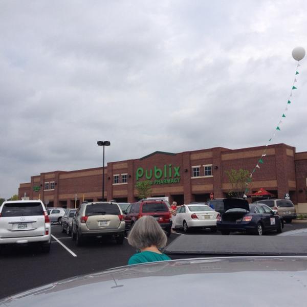Photo taken at Publix Super Market at Northshore Town Center by Jennifer S. on 8/3/2012-美国田纳西州诺克斯维尔镇中心大道2010 Photo taken at Publix Super Market at Northshore Town Center by Jennifer S. on 8/3/2012