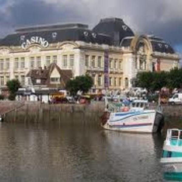 Photo taken at Casino Barrière de Trouville by Indira Y. on 2/26/2012-法国下诺曼底滨海特鲁维尔福煦元帅广场 Photo taken at Casino Barrière de Trouville by Indira Y. on 2/26/2012