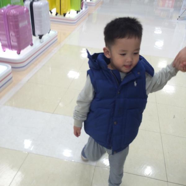 Photo taken at 롯데마트 (LOTTE Mart) by Hyuk S. on 5/1/2014-京畿道龙仁器兴区金山116乐天超市 Photo taken at 롯데마트 (LOTTE Mart) by Hyuk S. on 5/1/2014