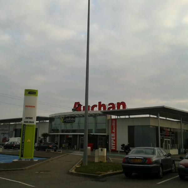 Photo taken at Auchan by Yaoul Y. on 4/6/2013