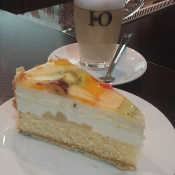 Photo taken at Donau-Einkaufszentrum (DEZ) by Sanye J. on 3/26/2014