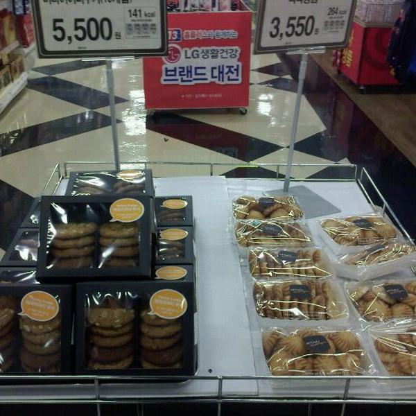 Photo taken at 홈플러스 (Home plus) by 성도 김. on 3/13/2012-首尔市九老区京仁路661号(新道林店) Photo taken at 홈플러스 (Home plus) by 성도 김. on 3/13/2012