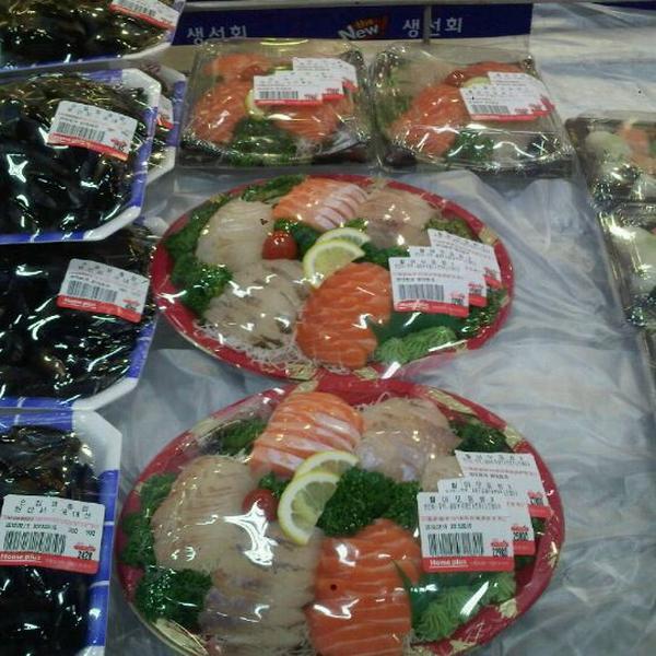 Photo taken at 홈플러스 (Home plus) by 성도 김. on 2/15/2012-首尔市九老区京仁路661号(新道林店) Photo taken at 홈플러스 (Home plus) by 성도 김. on 2/15/2012