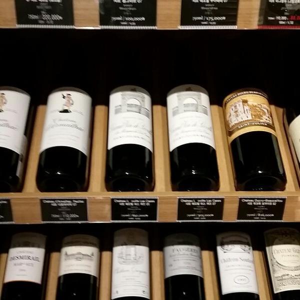 Photo taken at SSG Food Market by Johnny K. on 5/25/2014-釜山海云台区海云台海边路1408 SSG食品超市 Photo taken at SSG Food Market by Johnny K. on 5/25/2014