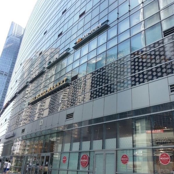 Photo taken at SSG Food Market by muzerrr a. on 5/31/2014-釜山海云台区海云台海边路1408 SSG食品超市 Photo taken at SSG Food Market by muzerrr a. on 5/31/2014