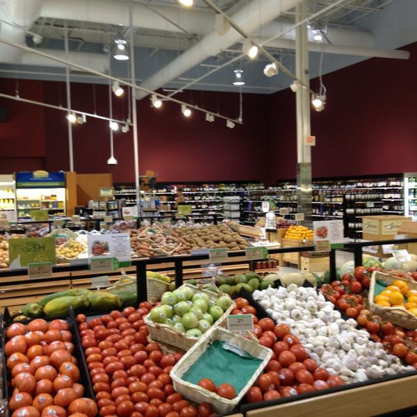 Photo taken at Publix by umesan on 6/22/2013