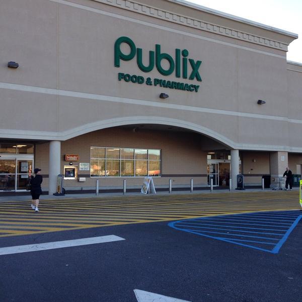 Photo taken at Publix by Chuck N. on 2/13/2014