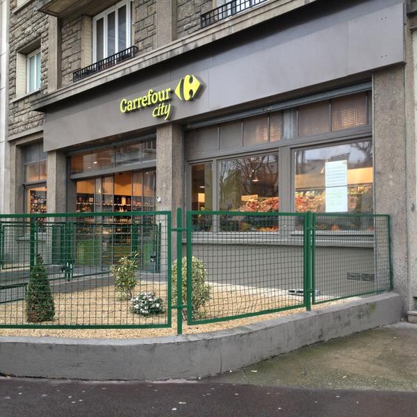 Photo taken at Carrefour by Sung Am Y. on 3/11/2013