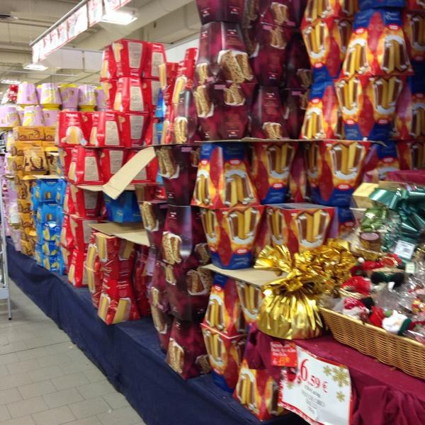 Photo taken at Coop Strada del Paradiso, Siena by tongluobing on 12/19/2013