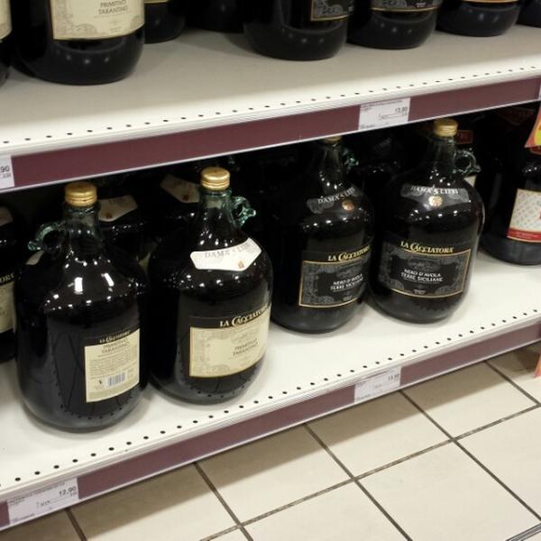 Photo taken at Auchan by Vladimir D. on 8/25/2013-意大利伦巴第贝尔加莫卡尔杜奇大街55 Photo taken at Auchan by Vladimir D. on 8/25/2013