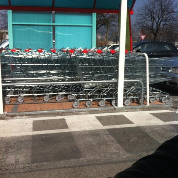 Photo taken at Auchan by Matteo M. on 3/4/2013-意大利伦巴第贝尔加莫卡尔杜奇大街55 Photo taken at Auchan by Matteo M. on 3/4/2013