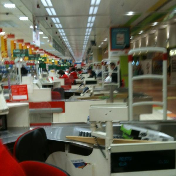 Photo taken at Auchan by Максим П. on 3/20/2013-意大利伦巴第贝尔加莫卡尔杜奇大街55 Photo taken at Auchan by Максим П. on 3/20/2013