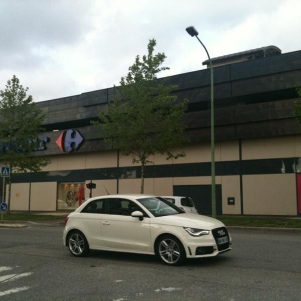 Photo taken at Carrefour by Stéphanois-Forever on 5/22/2012