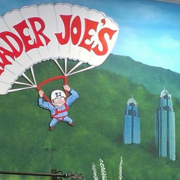 Photo taken at Trader Joe's by Benjamin Y. on 7/10/2012-佐治亚州桑迪斯普林斯罗斯维尔路6277 Photo taken at Trader Joe's by Benjamin Y. on 7/10/2012