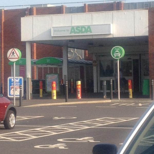 Photo taken at Asda by Shani M. on 5/25/2012-英国西密德兰西米德兰兹郡皮尔森街 Photo taken at Asda by Shani M. on 5/25/2012