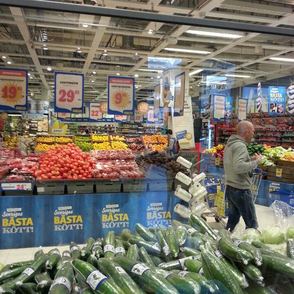 Photo taken at City Gross Häggvik by Youcef A. on 4/28/2013