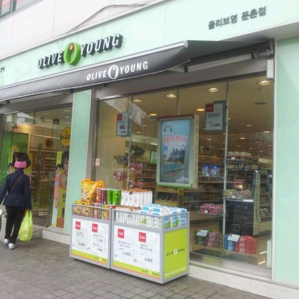 Photo taken at 올리브영 (OLIVE YOUNG) by Simon Y. on 3/2/2012
