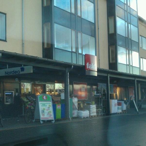 Fakta 首都大区罗多乌尔城堡路9