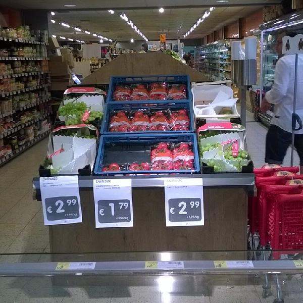 Photo taken at Proxy Delhaize by Arthur D. on 8/2/2014