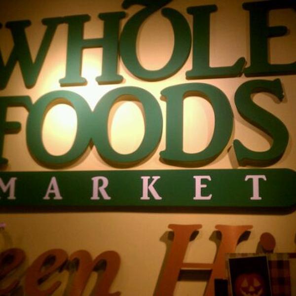 Photo taken at Whole Foods Market by Dywuan B. on 10/16/2011-田纳西州纳什维尔市希尔斯伯勒帕克(在沃菲尔德区)4021 Photo taken at Whole Foods Market by Dywuan B. on 10/16/2011