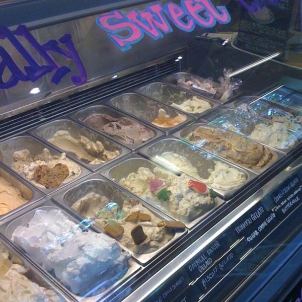 Photo taken at Whole Foods Market by Beth S. on 4/26/2012-田纳西州纳什维尔市希尔斯伯勒帕克(在沃菲尔德区)4021 Photo taken at Whole Foods Market by Beth S. on 4/26/2012