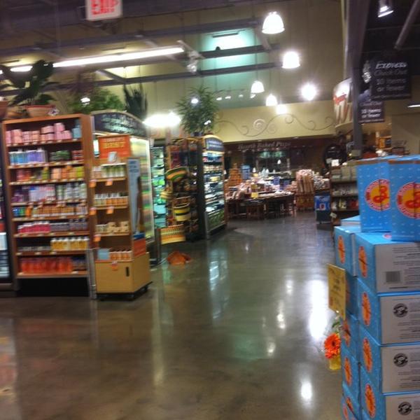Photo taken at Whole Foods Market by Puppy C. on 7/15/2011-田纳西州纳什维尔市希尔斯伯勒帕克(在沃菲尔德区)4021 Photo taken at Whole Foods Market by Puppy C. on 7/15/2011