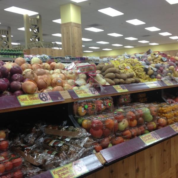 Photo taken at Trader Joe's by Shane B. on 10/14/2012-加尼福尼亚 沙加缅度福尔瑟姆大道5000(在第51街) Photo taken at Trader Joe's by Shane B. on 10/14/2012